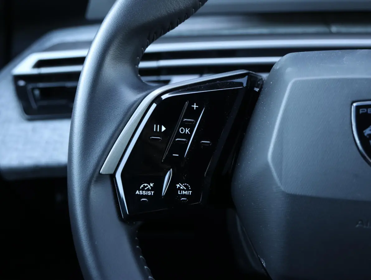 1.2 Allure Hybrid 145 Camera | Keyless | Climate Control | Navigatie Apple Carplay & Android Auto | 7 Persoons | 19" LMV
