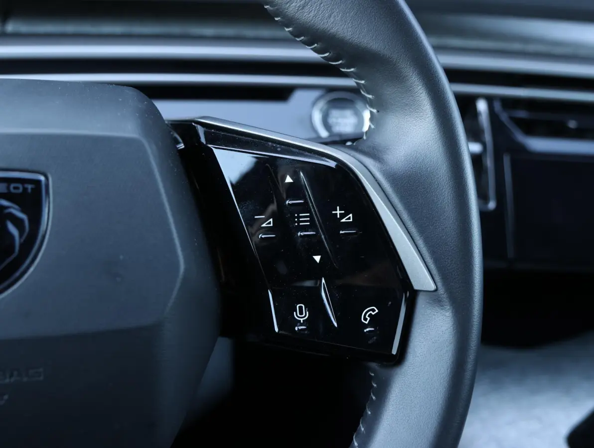 1.2 Allure Hybrid 145 Camera | Keyless | Climate Control | Navigatie Apple Carplay & Android Auto | 7 Persoons | 19" LMV