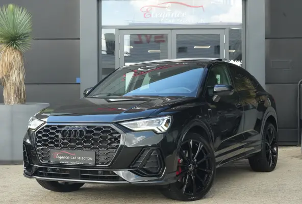 45 TFSI e | S line | 245pk | PHEV | Black Edition | Pano | Camera | Stoelverwarming Een Audi Q3 Sportback zoals je hem graag ziet: sportief, stijlvol en volledig in het zwart uitgevoerd. De 