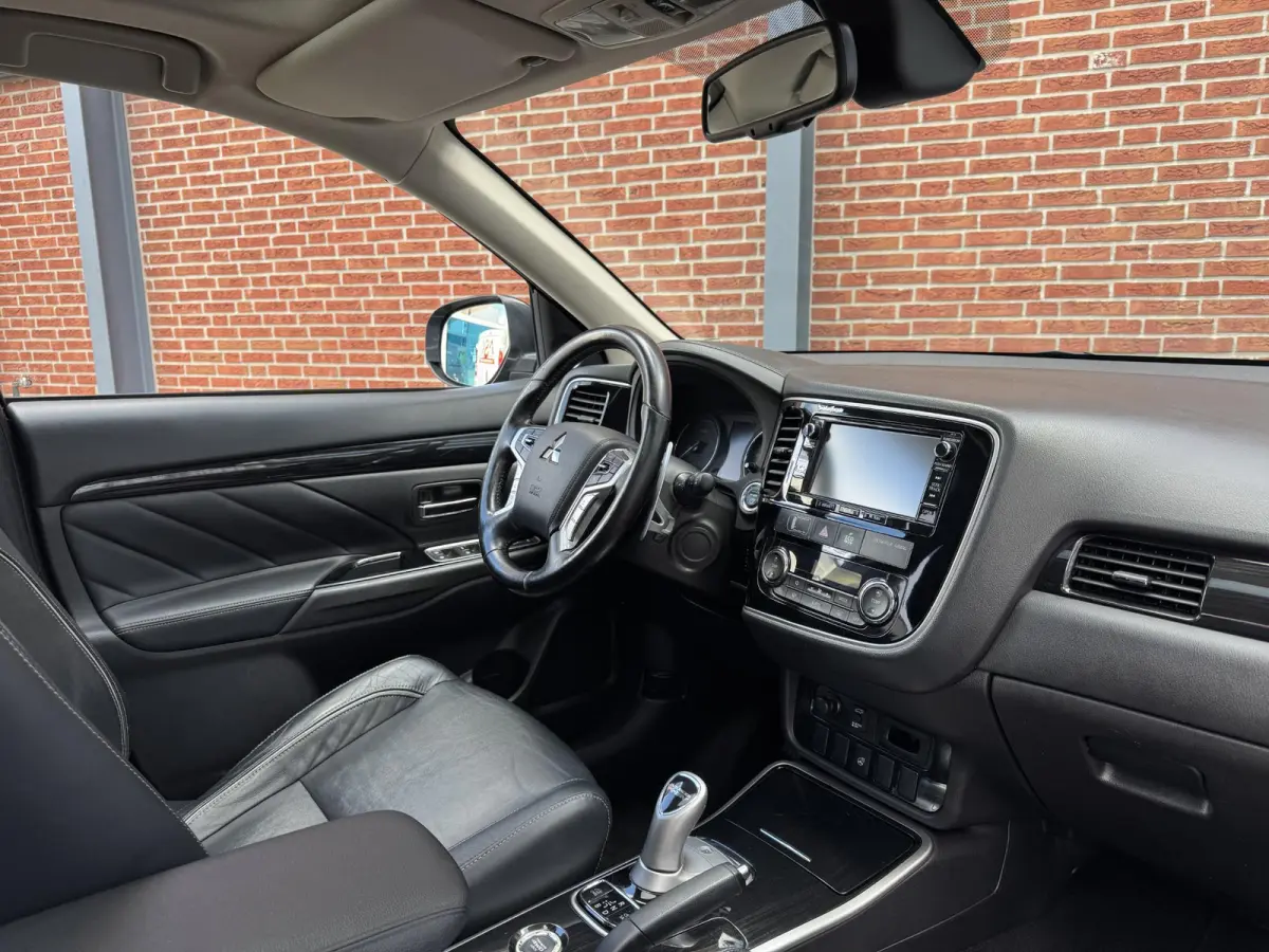 2.0 PHEV instyle+ Trekhaak afn. | Schuif-/kanteldak | Lederenbekleding | Stoel, Stuur en Voorruitverwarming | Camera achter |