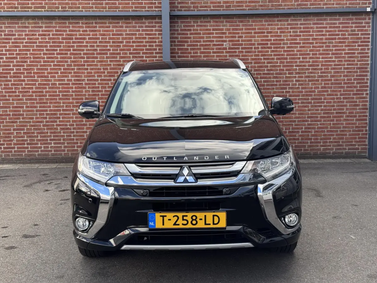 2.0 PHEV instyle+ Trekhaak afn. | Schuif-/kanteldak | Lederenbekleding | Stoel, Stuur en Voorruitverwarming | Camera achter |