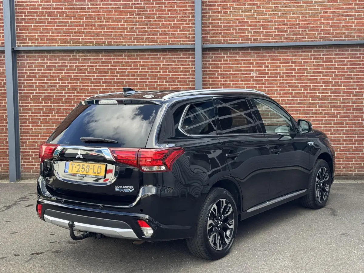 2.0 PHEV instyle+ Trekhaak afn. | Schuif-/kanteldak | Lederenbekleding | Stoel, Stuur en Voorruitverwarming | Camera achter |