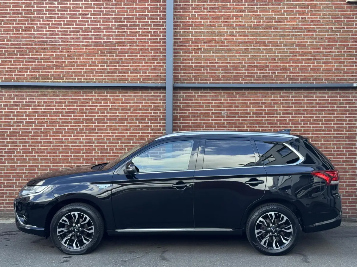 2.0 PHEV instyle+ Trekhaak afn. | Schuif-/kanteldak | Lederenbekleding | Stoel, Stuur en Voorruitverwarming | Camera achter |
