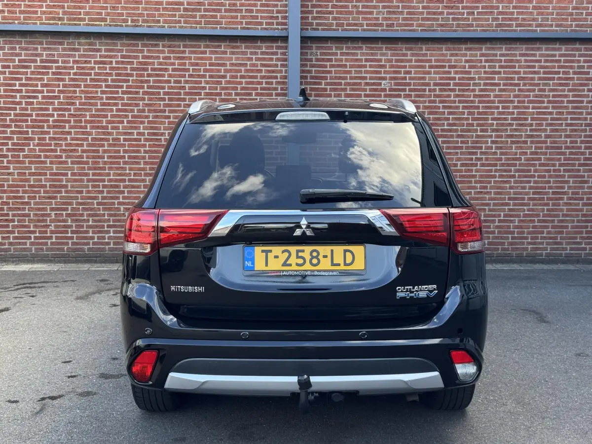 2.0 PHEV instyle+ Trekhaak afn. | Schuif-/kanteldak | Lederenbekleding | Stoel, Stuur en Voorruitverwarming | Camera achter |