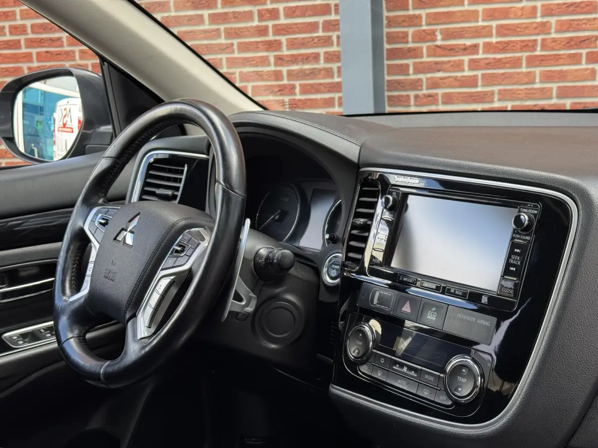 2.0 PHEV instyle+ Trekhaak afn. | Schuif-/kanteldak | Lederenbekleding | Stoel, Stuur en Voorruitverwarming | Camera achter |