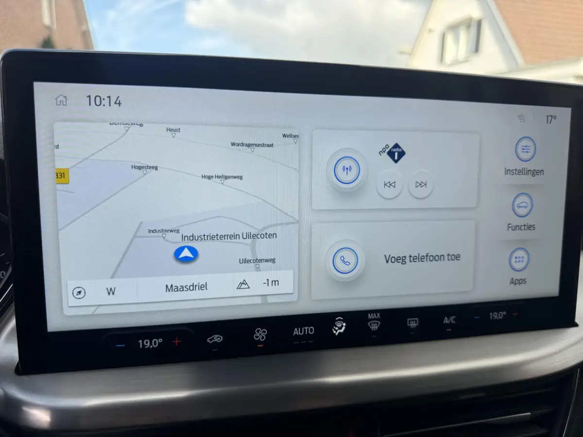 1.0 EcoBoost Hybrid Titanium