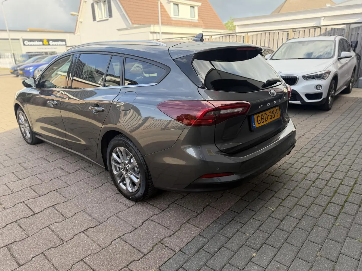 1.0 EcoBoost Hybrid Titanium