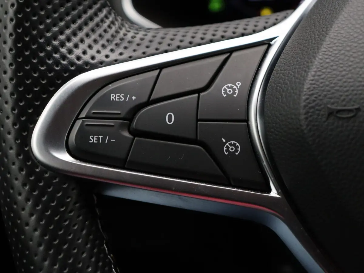 E-Tech Hybrid 145pk Engineered | Digitaal dashboard | Achteruitrijcamera | Climate control |