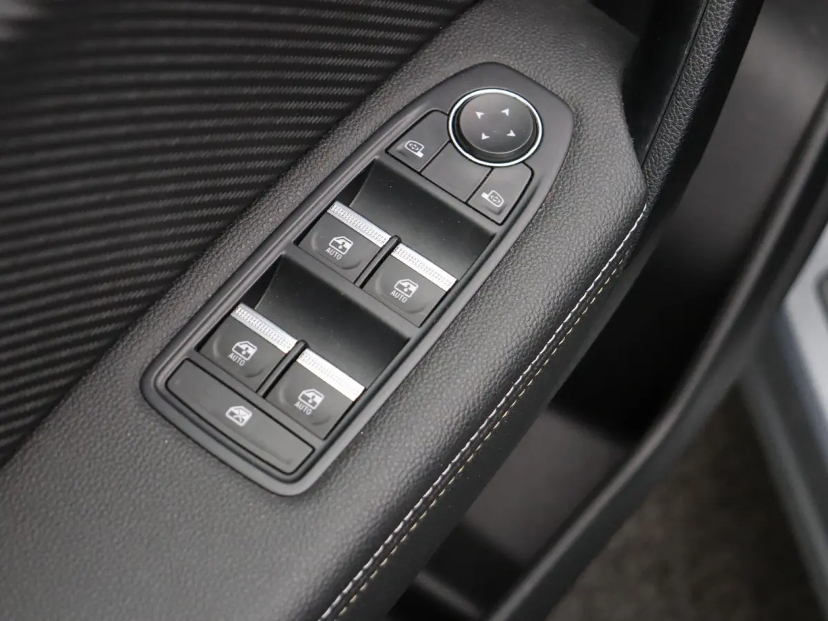 E-Tech Hybrid 145pk Engineered | Digitaal dashboard | Achteruitrijcamera | Climate control |