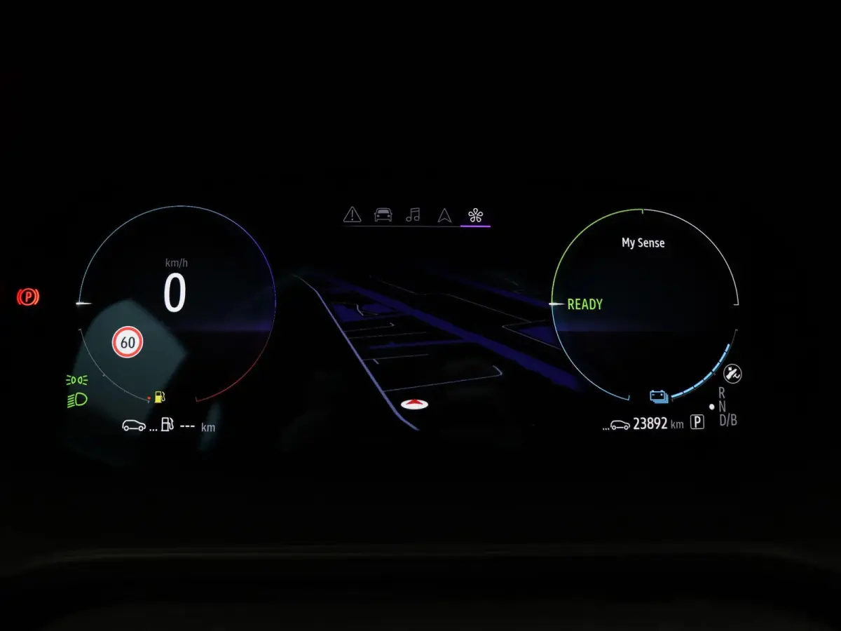 E-Tech Hybrid 145pk Engineered | Digitaal dashboard | Achteruitrijcamera | Climate control |