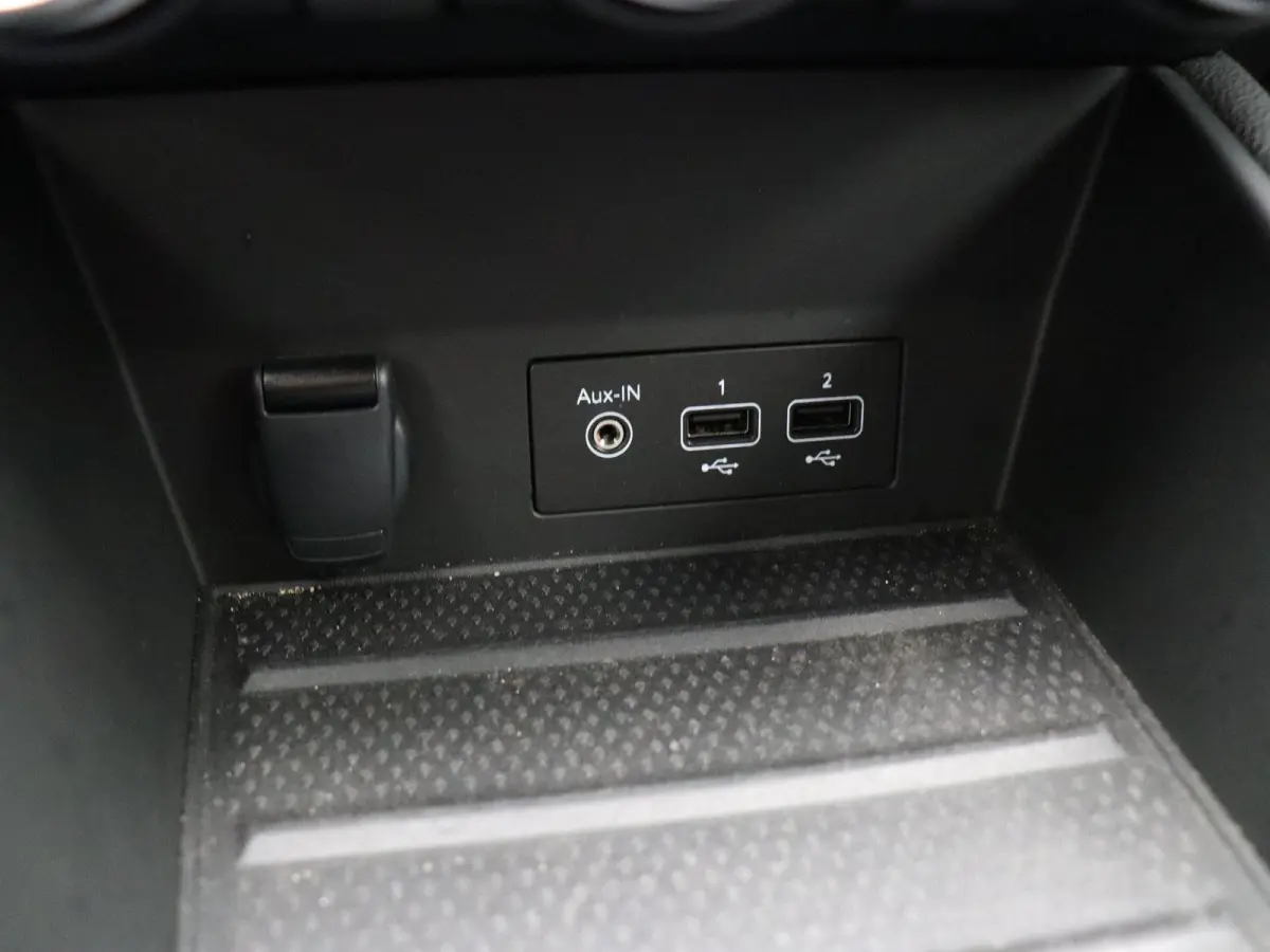 E-Tech Hybrid 145pk Engineered | Digitaal dashboard | Achteruitrijcamera | Climate control |