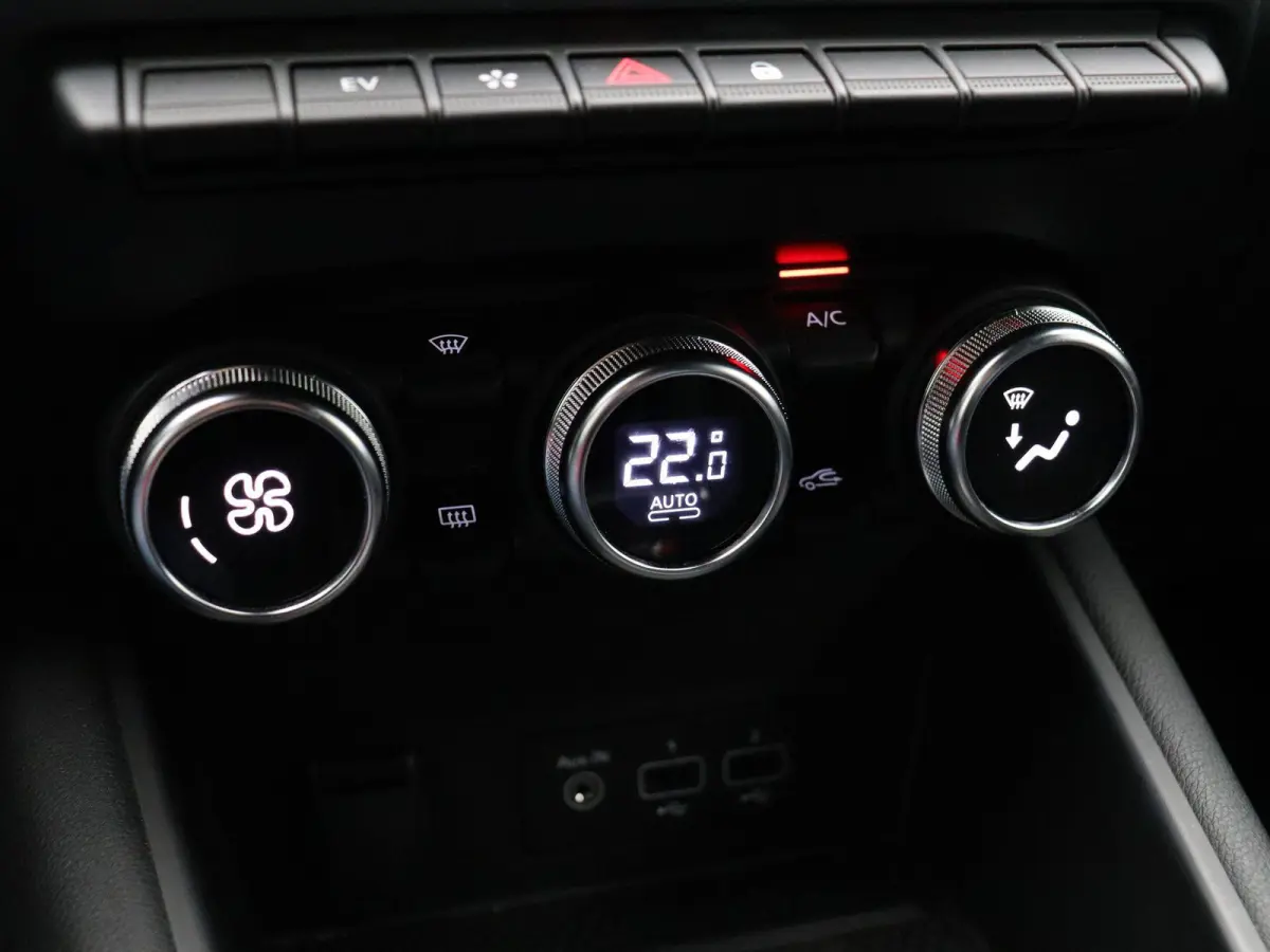 E-Tech Hybrid 145pk Engineered | Digitaal dashboard | Achteruitrijcamera | Climate control |