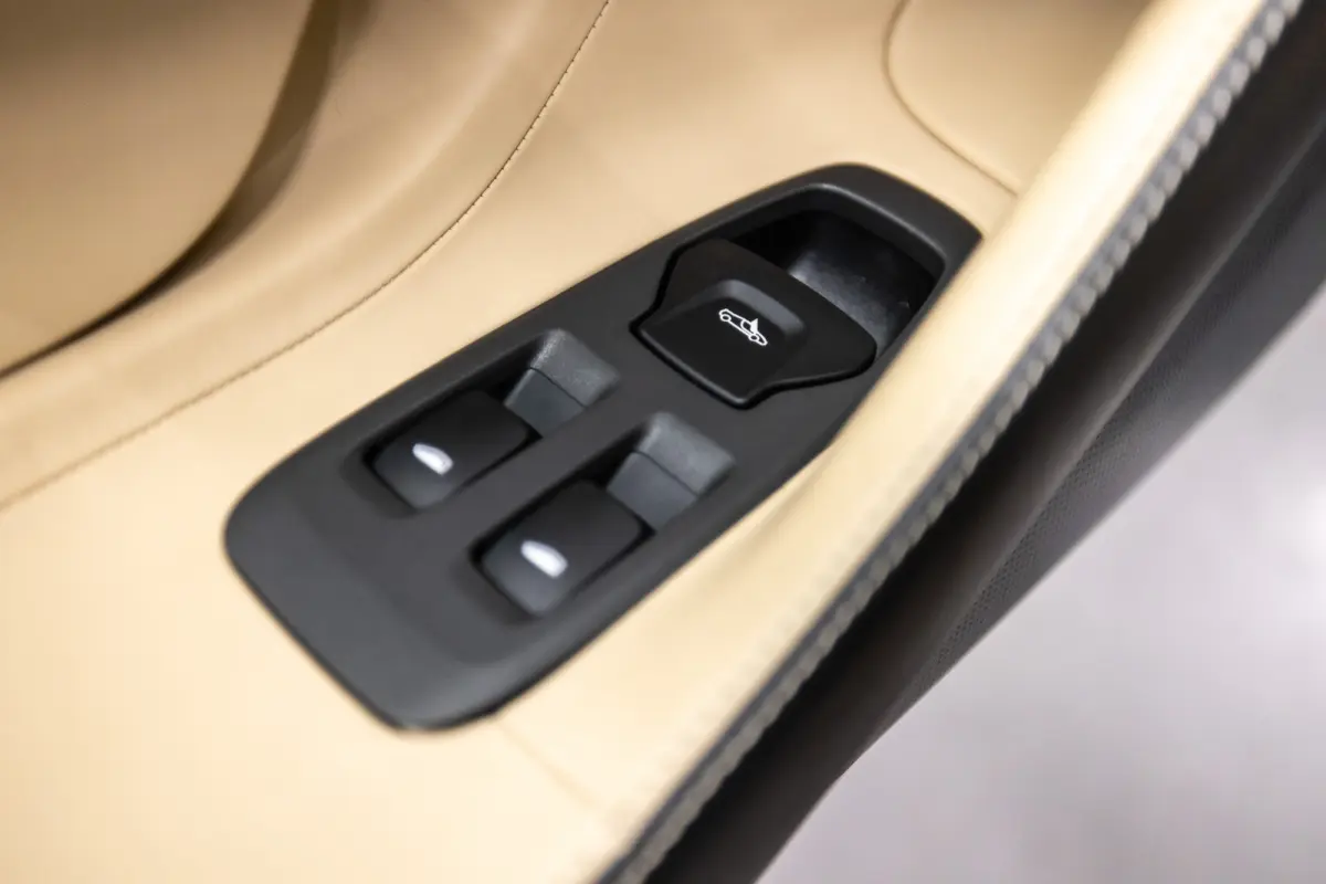 Coupe Btw auto, (€ 107.396.69 Ex B.T.W) DEALER AUTO, Lift Dealer auto, Lift,