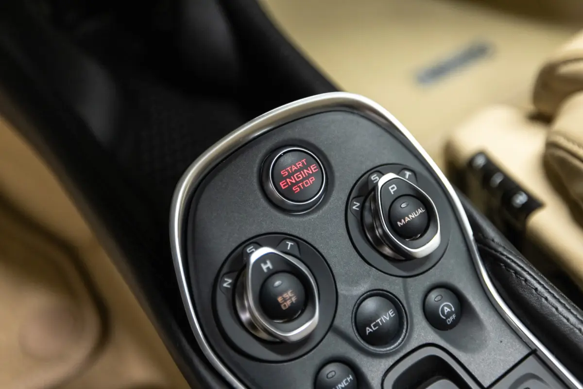 Coupe Btw auto, (€ 107.396.69 Ex B.T.W) DEALER AUTO, Lift Dealer auto, Lift,