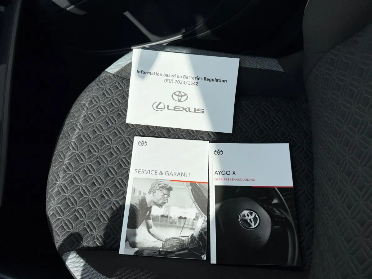 1.0 VVT-i S-CVT Envy