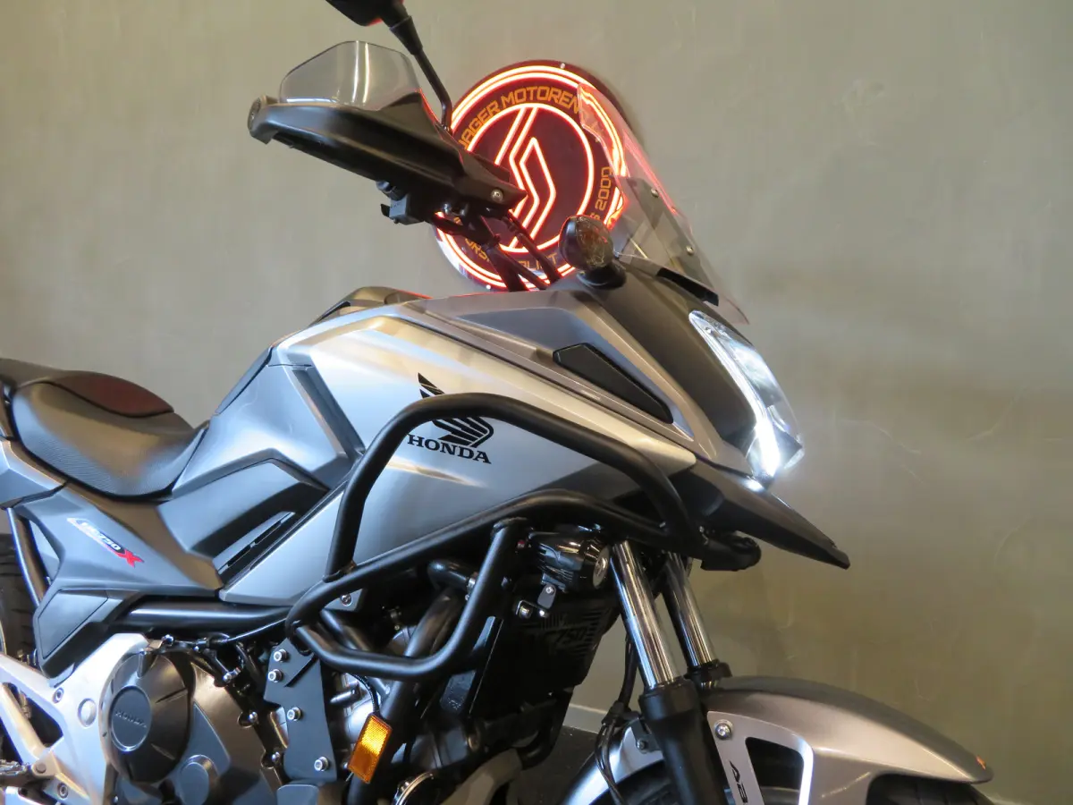 NC NC750XA SUPER FRAAI!