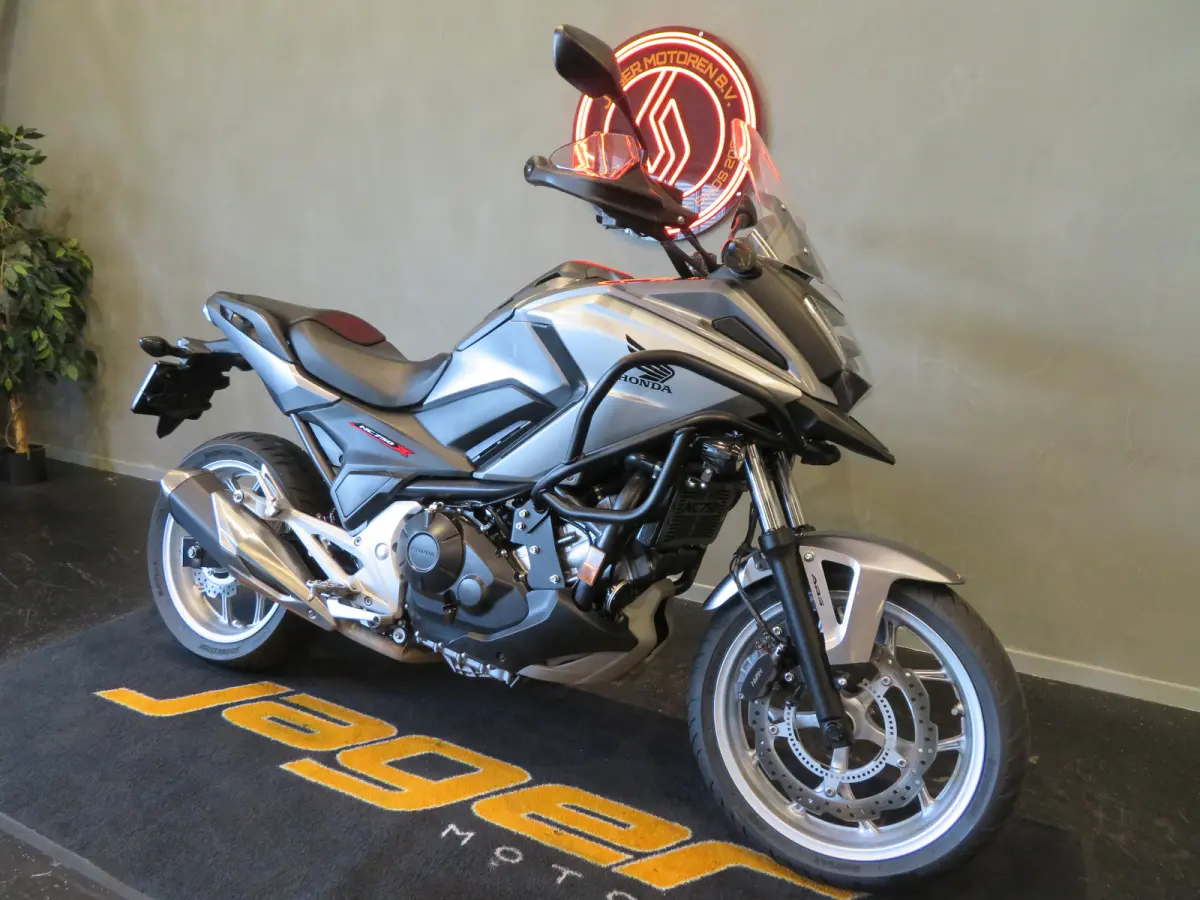 NC NC750XA SUPER FRAAI!
