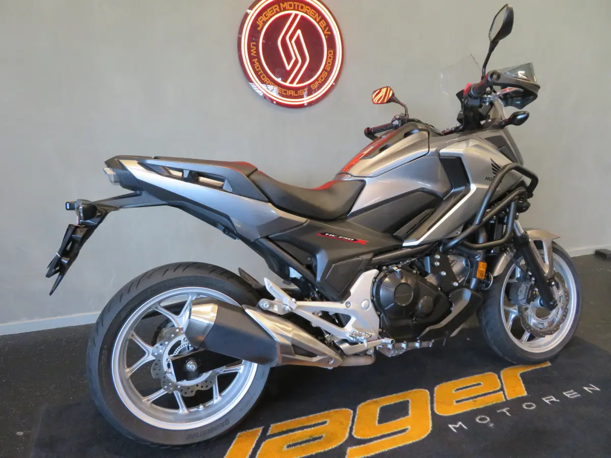 NC NC750XA SUPER FRAAI!
