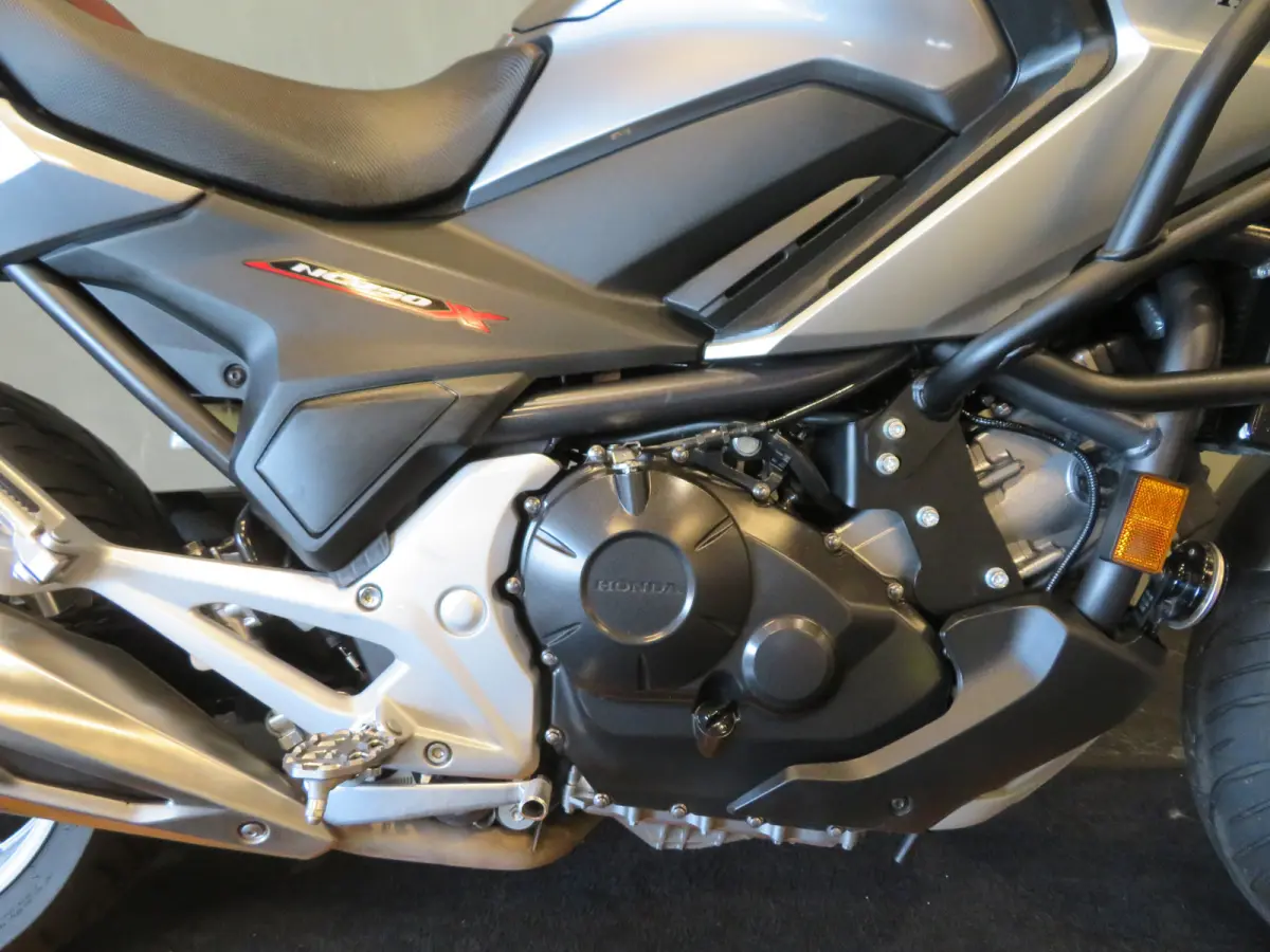 NC NC750XA SUPER FRAAI!
