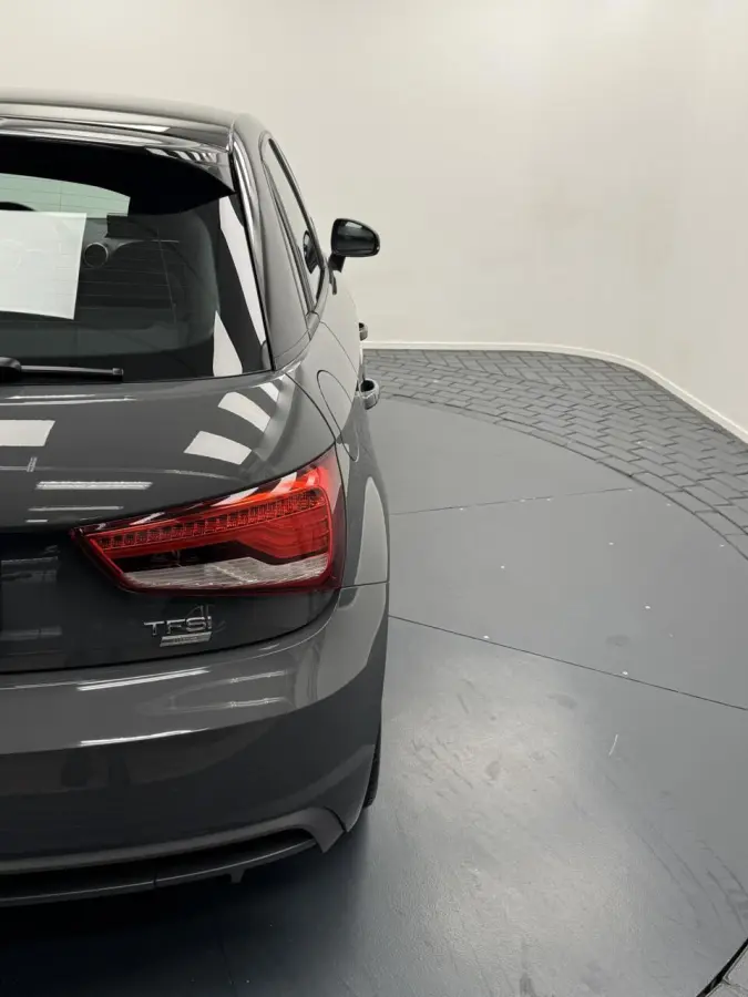 1.0 TFSi S-Line Automaat-Airco-Navigatie-Cr.contr-Bluetooth-Lm17''velgen