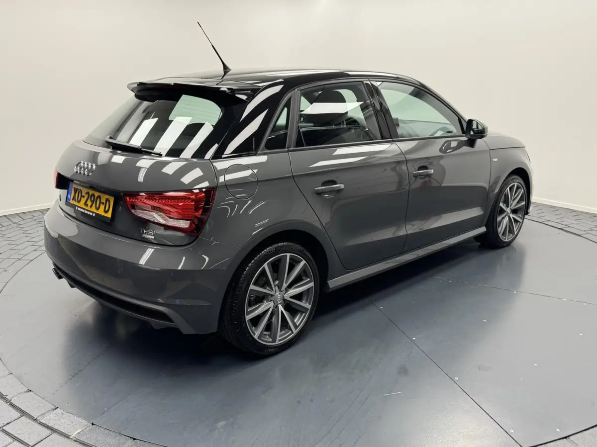 1.0 TFSi S-Line Automaat-Airco-Navigatie-Cr.contr-Bluetooth-Lm17''velgen