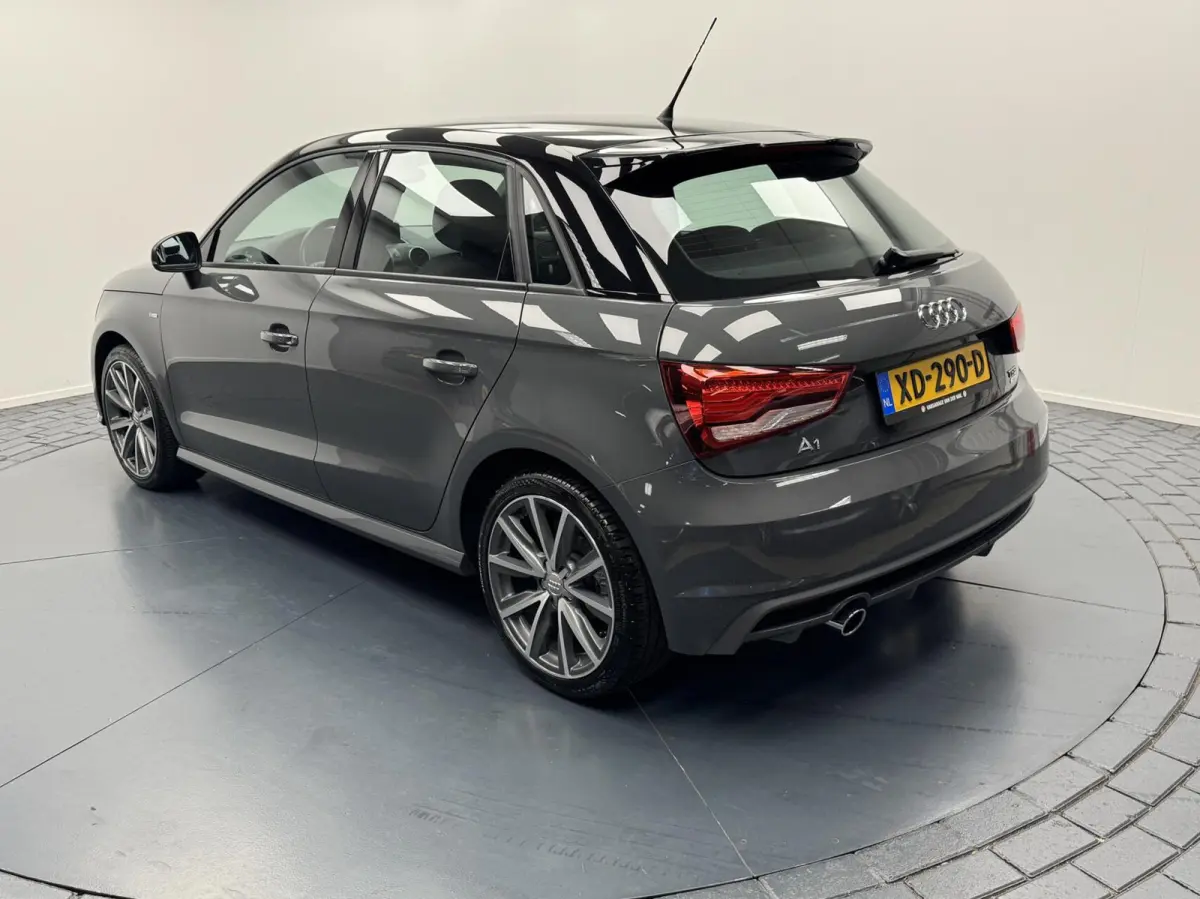 1.0 TFSi S-Line Automaat-Airco-Navigatie-Cr.contr-Bluetooth-Lm17''velgen