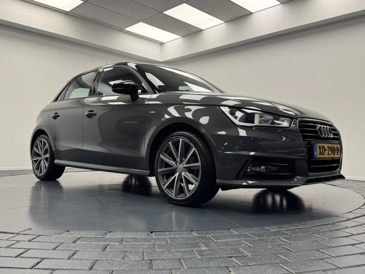 1.0 TFSi S-Line Automaat-Airco-Navigatie-Cr.contr-Bluetooth-Lm17''velgen