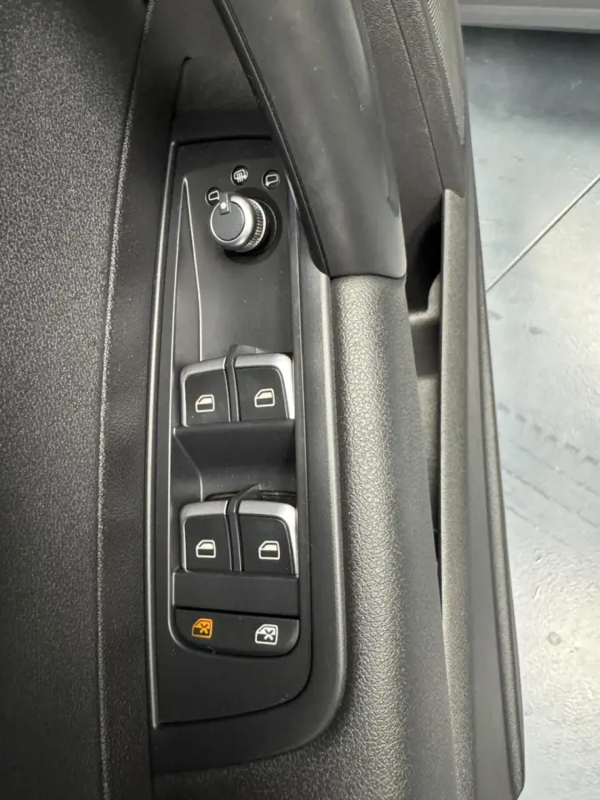 1.0 TFSi S-Line Automaat-Airco-Navigatie-Cr.contr-Bluetooth-Lm17''velgen