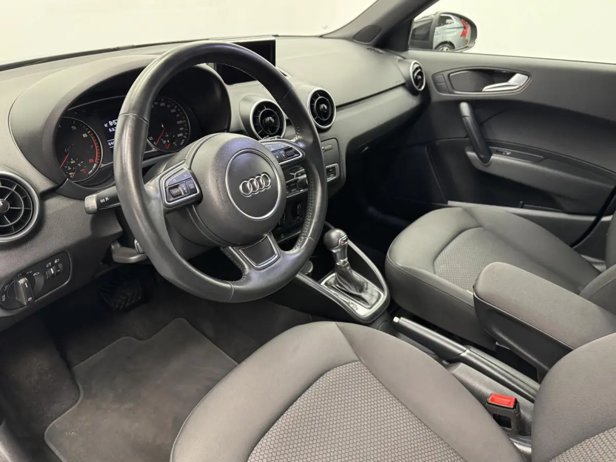 1.0 TFSi S-Line Automaat-Airco-Navigatie-Cr.contr-Bluetooth-Lm17''velgen