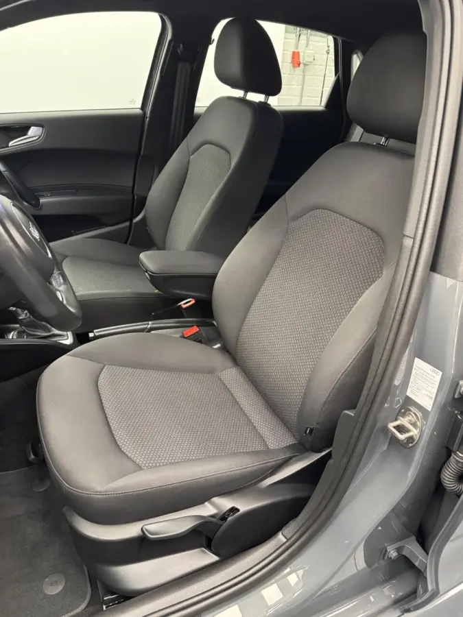 1.0 TFSi S-Line Automaat-Airco-Navigatie-Cr.contr-Bluetooth-Lm17''velgen