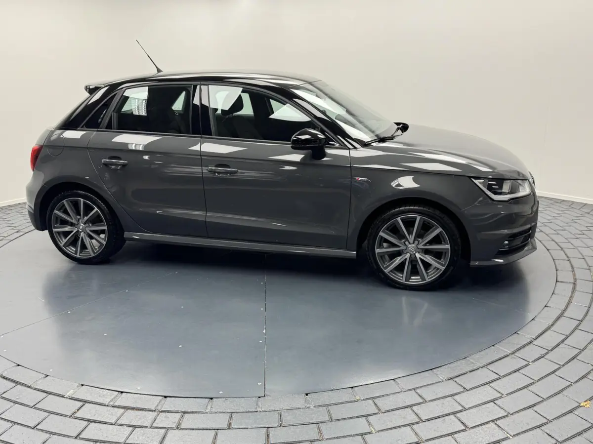 1.0 TFSi S-Line Automaat-Airco-Navigatie-Cr.contr-Bluetooth-Lm17''velgen