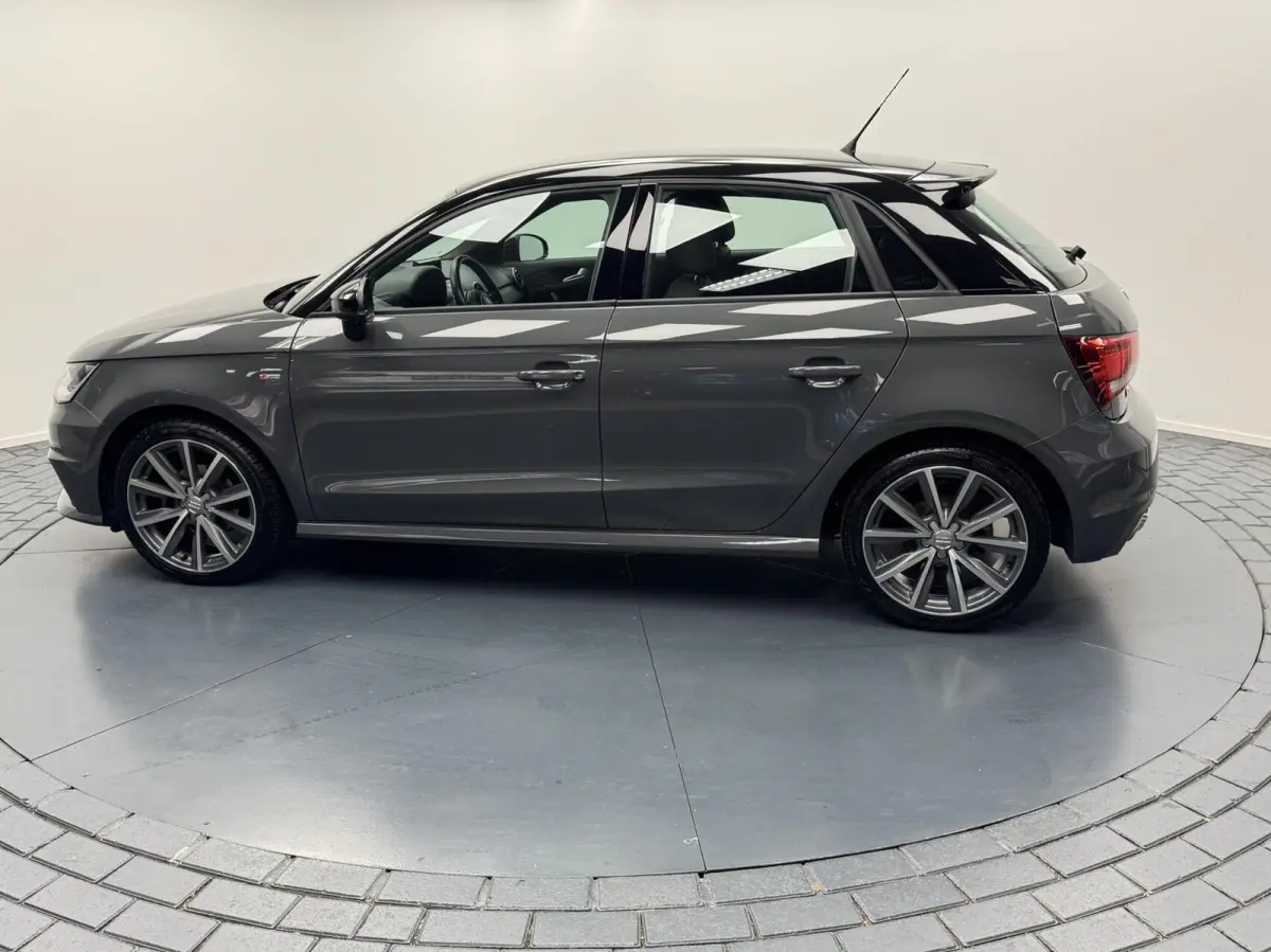 1.0 TFSi S-Line Automaat-Airco-Navigatie-Cr.contr-Bluetooth-Lm17''velgen