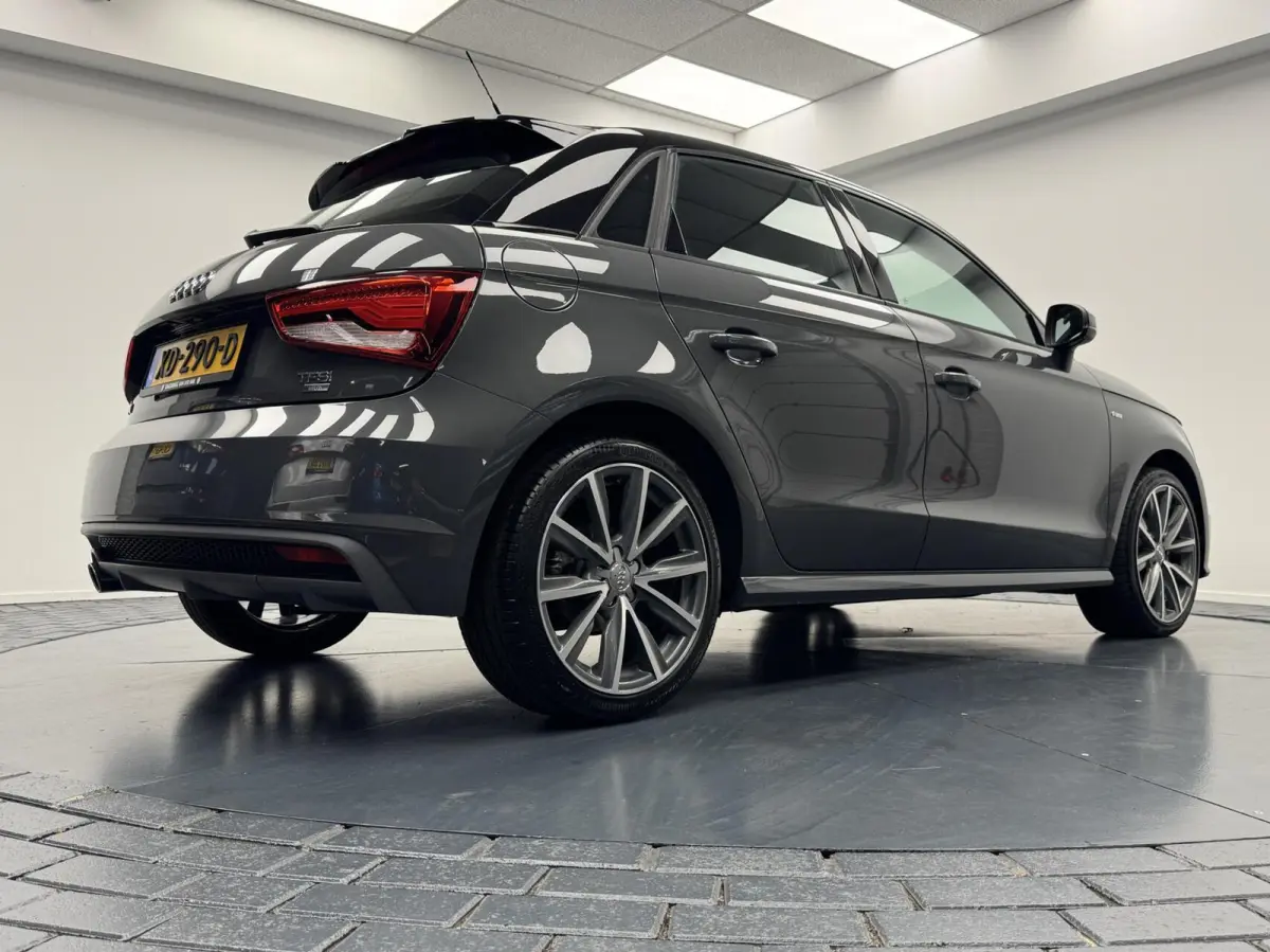 1.0 TFSi S-Line Automaat-Airco-Navigatie-Cr.contr-Bluetooth-Lm17''velgen