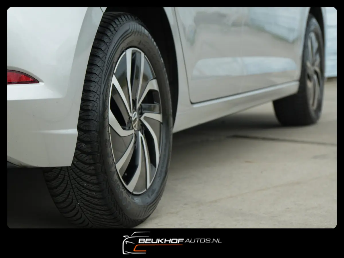 1.0 TSI Business Automaat Virtual Navigatie