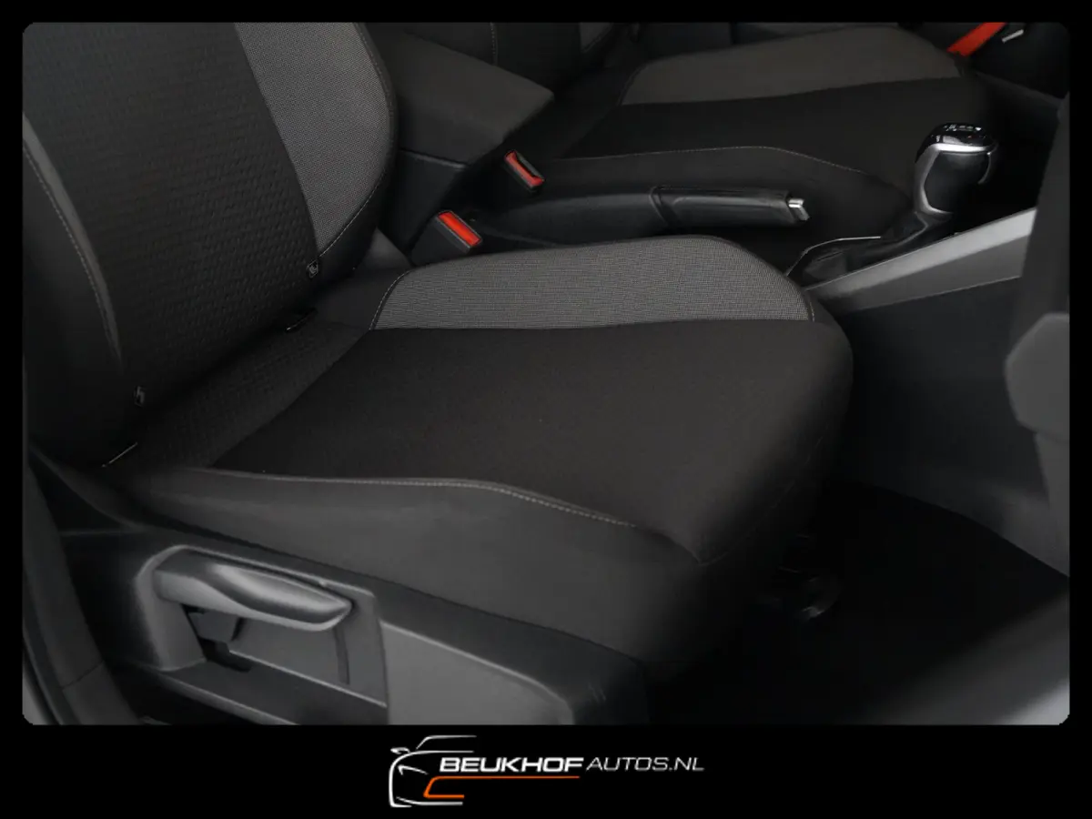 1.0 TSI Business Automaat Virtual Navigatie
