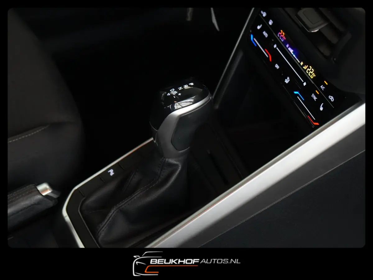 1.0 TSI Business Automaat Virtual Navigatie
