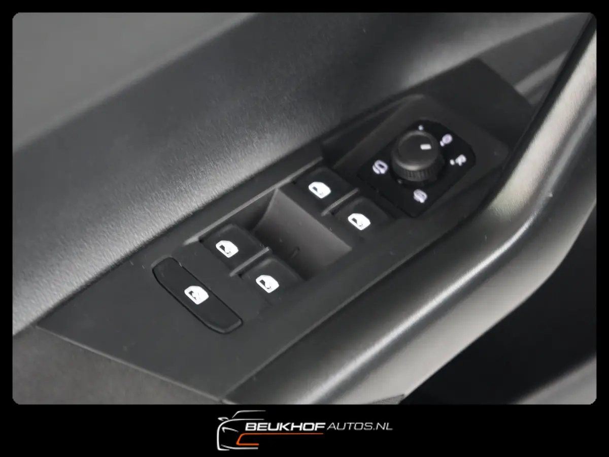 1.0 TSI Business Automaat Virtual Navigatie