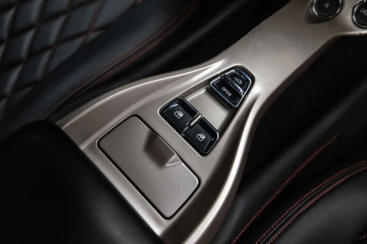 4.3 V8 30 Btw auto, (€ 107.396,69 Ex B.T.W) DEALER AUTO Dealer auto