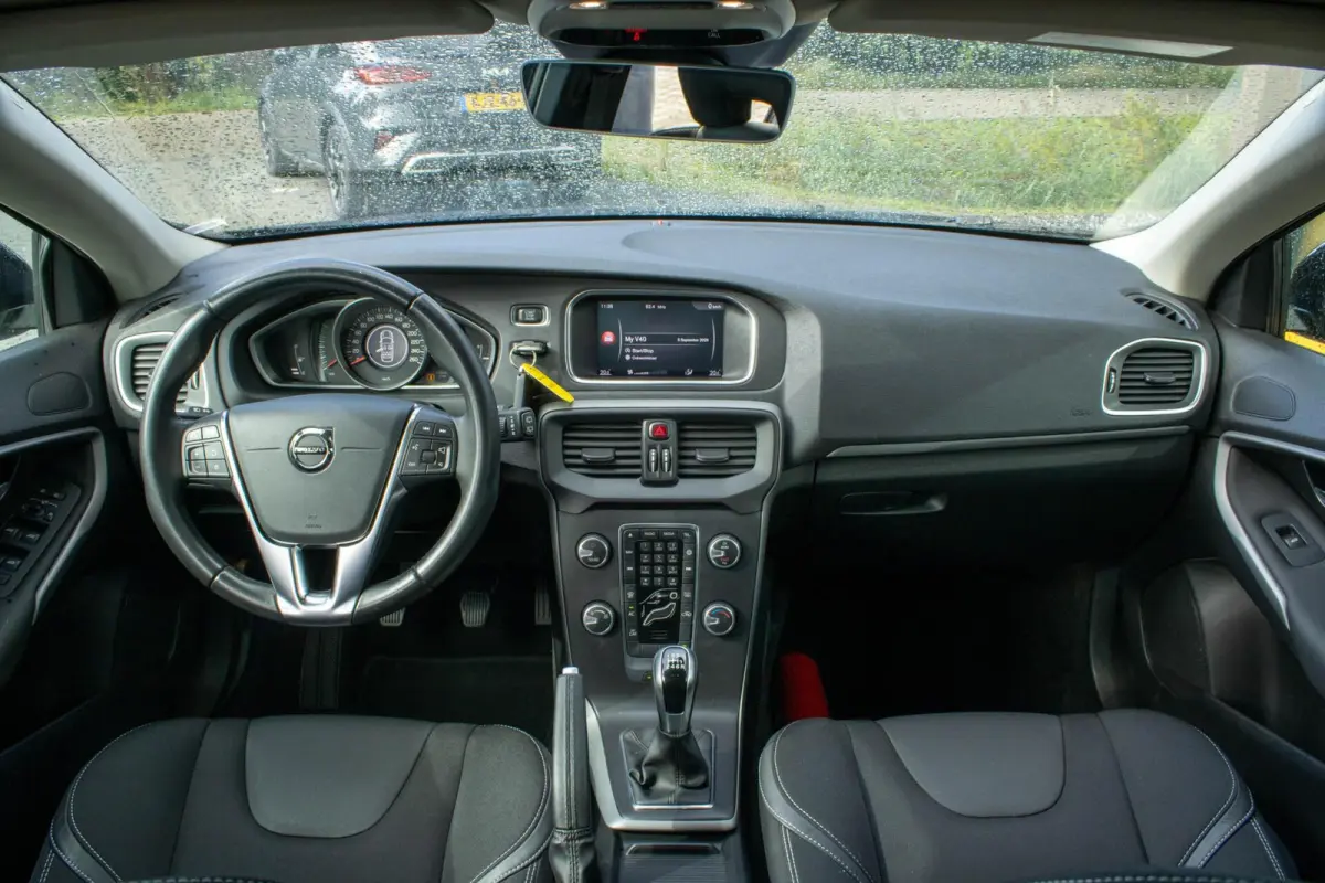 2.0 T2 Inscription|Parkeersensor achter|Bleutooth|Airco