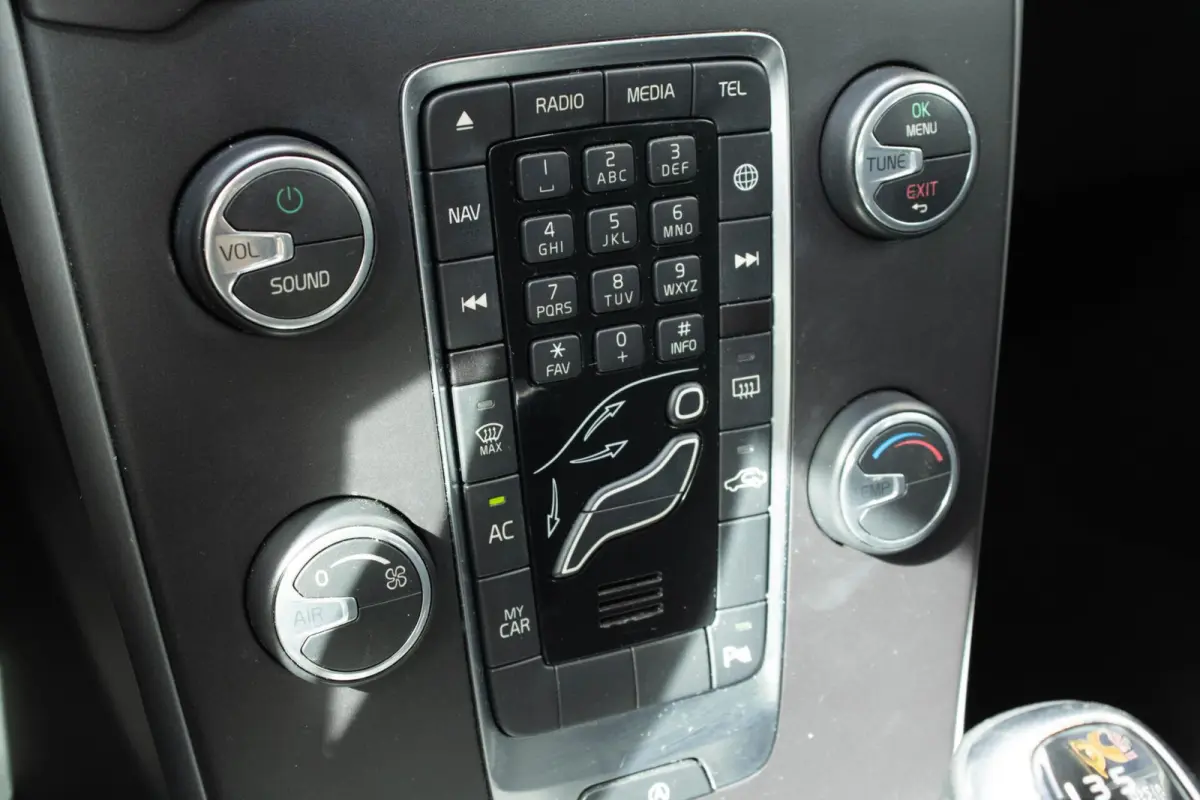 2.0 T2 Inscription|Parkeersensor achter|Bleutooth|Airco
