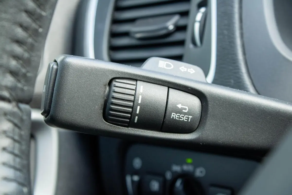 2.0 T2 Inscription|Parkeersensor achter|Bleutooth|Airco