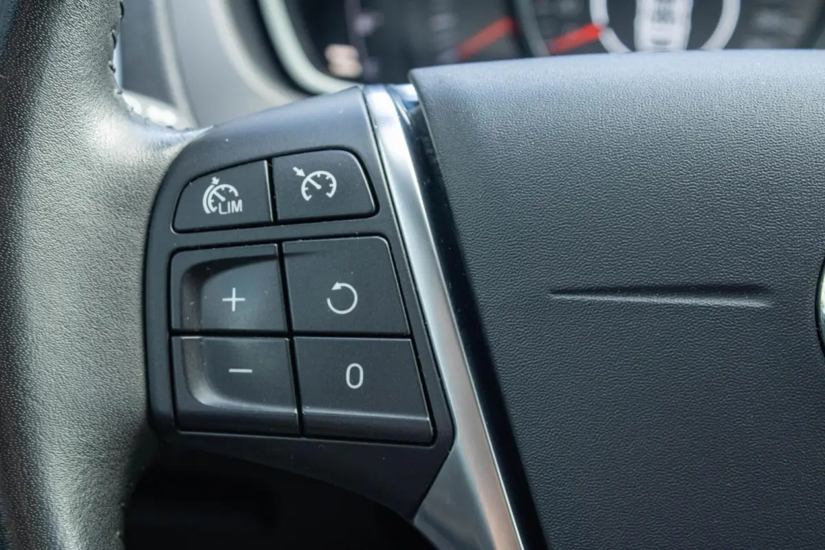 2.0 T2 Inscription|Parkeersensor achter|Bleutooth|Airco