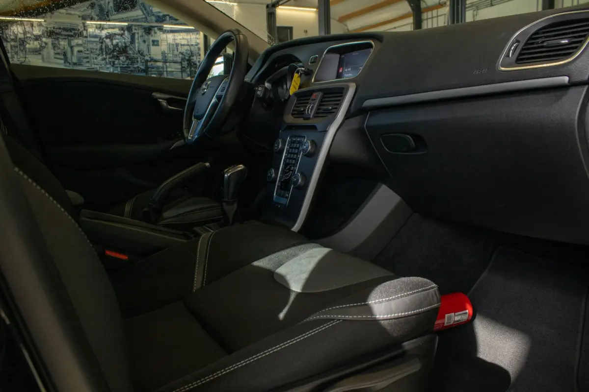 2.0 T2 Inscription|Parkeersensor achter|Bleutooth|Airco