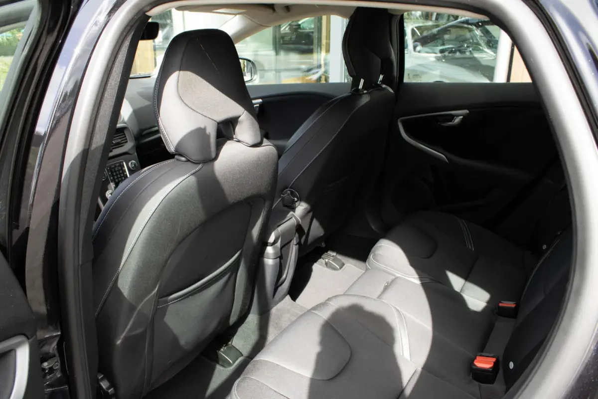 2.0 T2 Inscription|Parkeersensor achter|Bleutooth|Airco