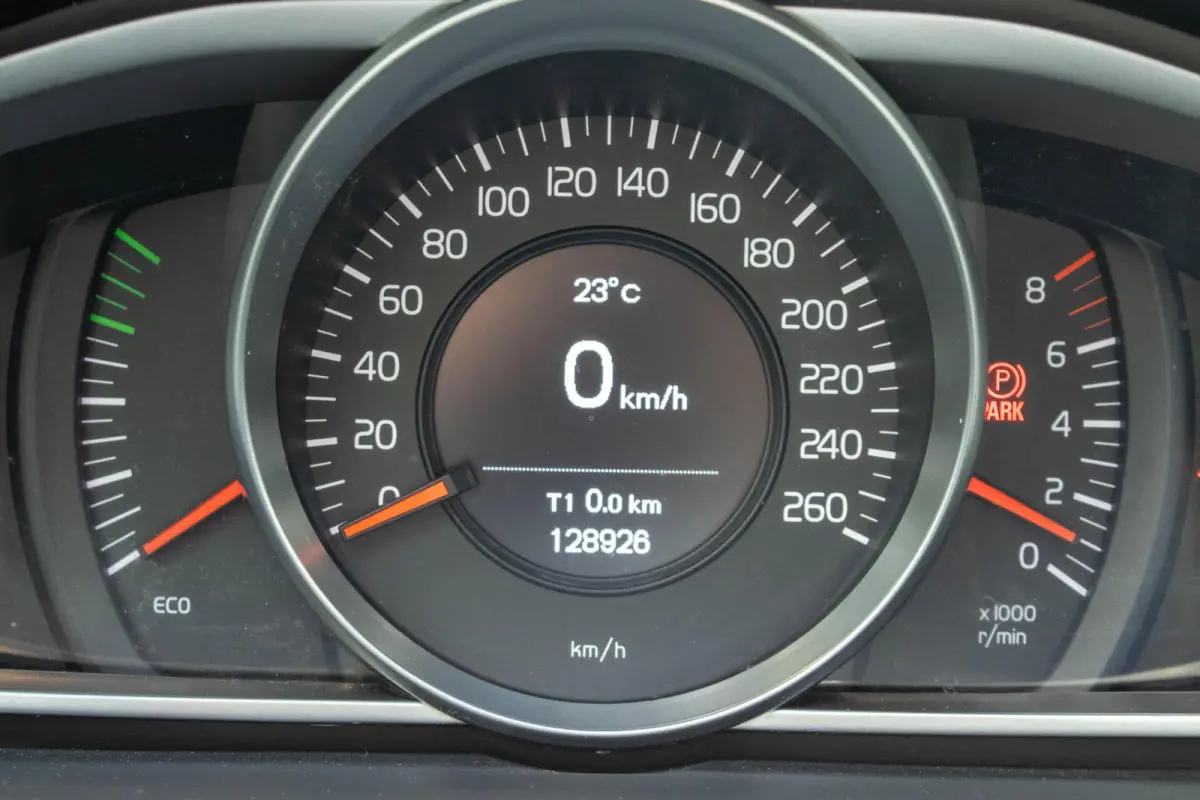 2.0 T2 Inscription|Parkeersensor achter|Bleutooth|Airco