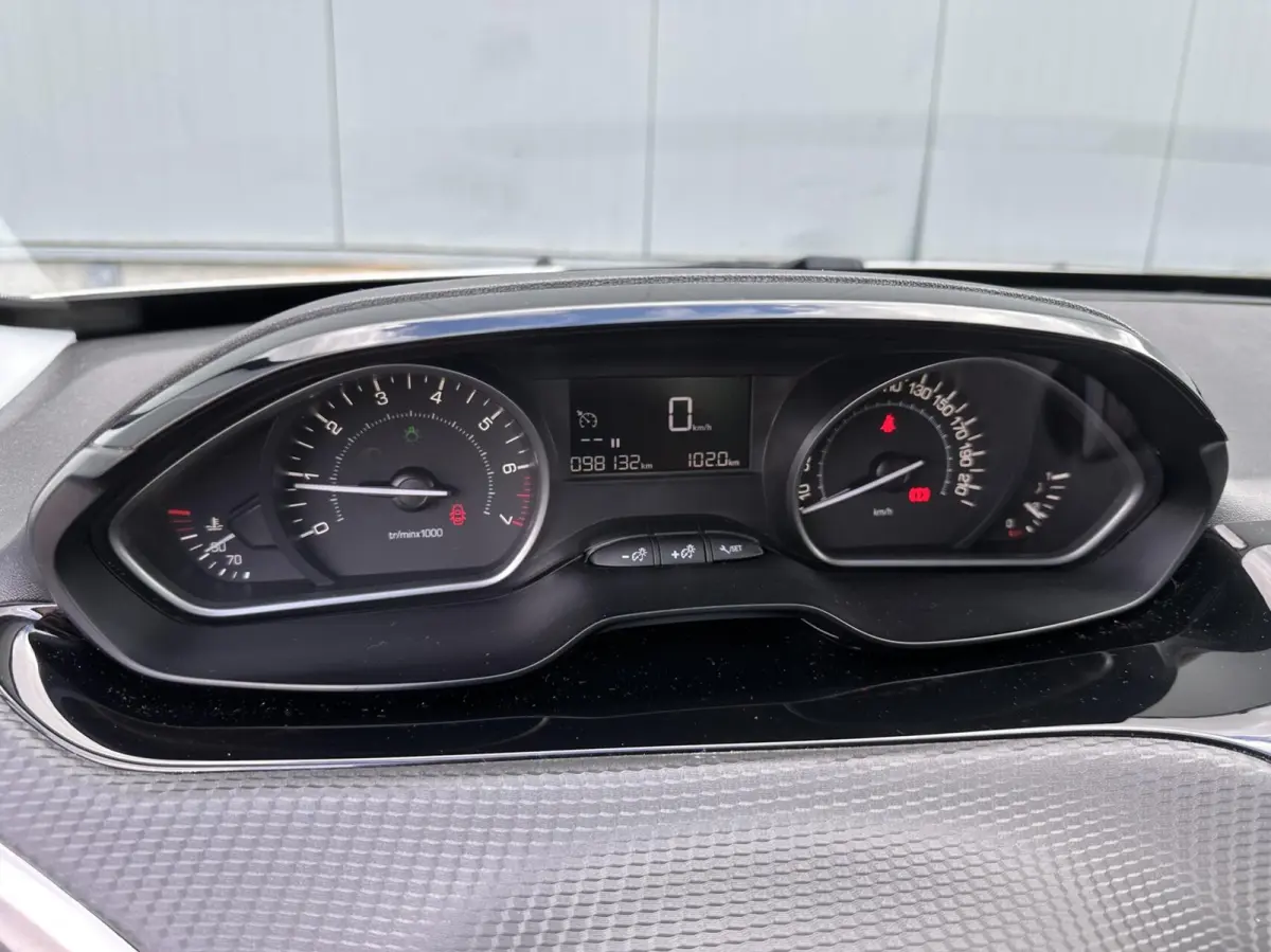 1.2 PureTech Blue Lion Carplay nieuwe apk!
