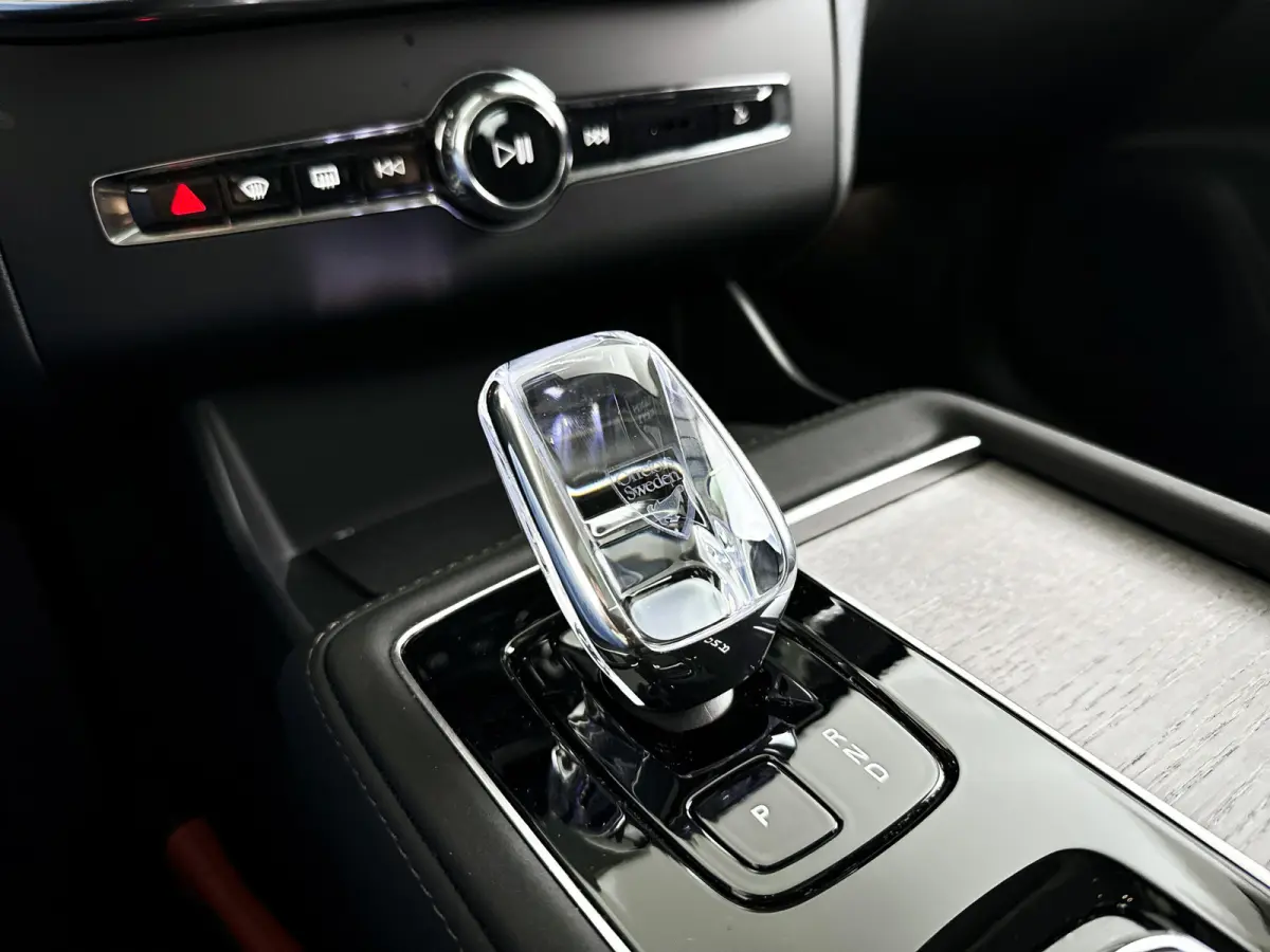 T8 Plug-in hybrid AWD Ultra Dark | SOH 100% | Panoramadak | 360° camera | Bowers & Wilkins | Luchtvering | Head-up display | Stoelventilatie | Trekhaak