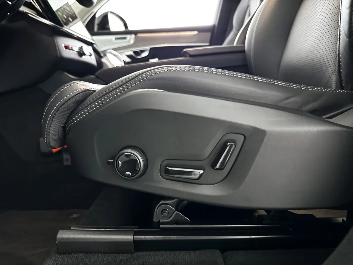 T8 Plug-in hybrid AWD Ultra Dark | SOH 100% | Panoramadak | 360° camera | Bowers & Wilkins | Luchtvering | Head-up display | Stoelventilatie | Trekhaak