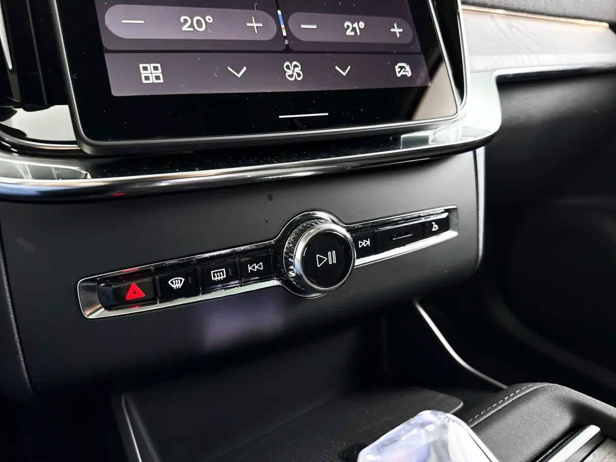T8 Plug-in hybrid AWD Ultra Dark | SOH 100% | Panoramadak | 360° camera | Bowers & Wilkins | Luchtvering | Head-up display | Stoelventilatie | Trekhaak