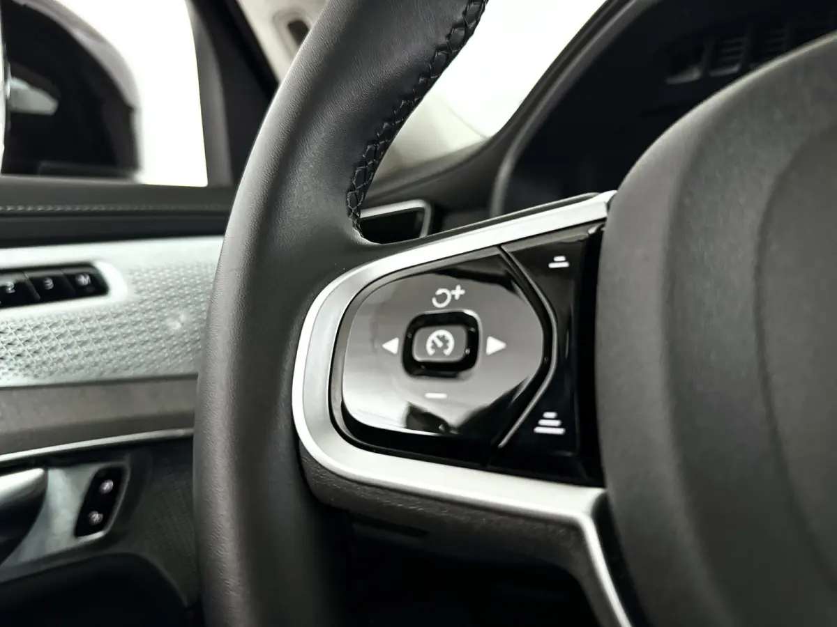 T8 Plug-in hybrid AWD Ultra Dark | SOH 100% | Panoramadak | 360° camera | Bowers & Wilkins | Luchtvering | Head-up display | Stoelventilatie | Trekhaak